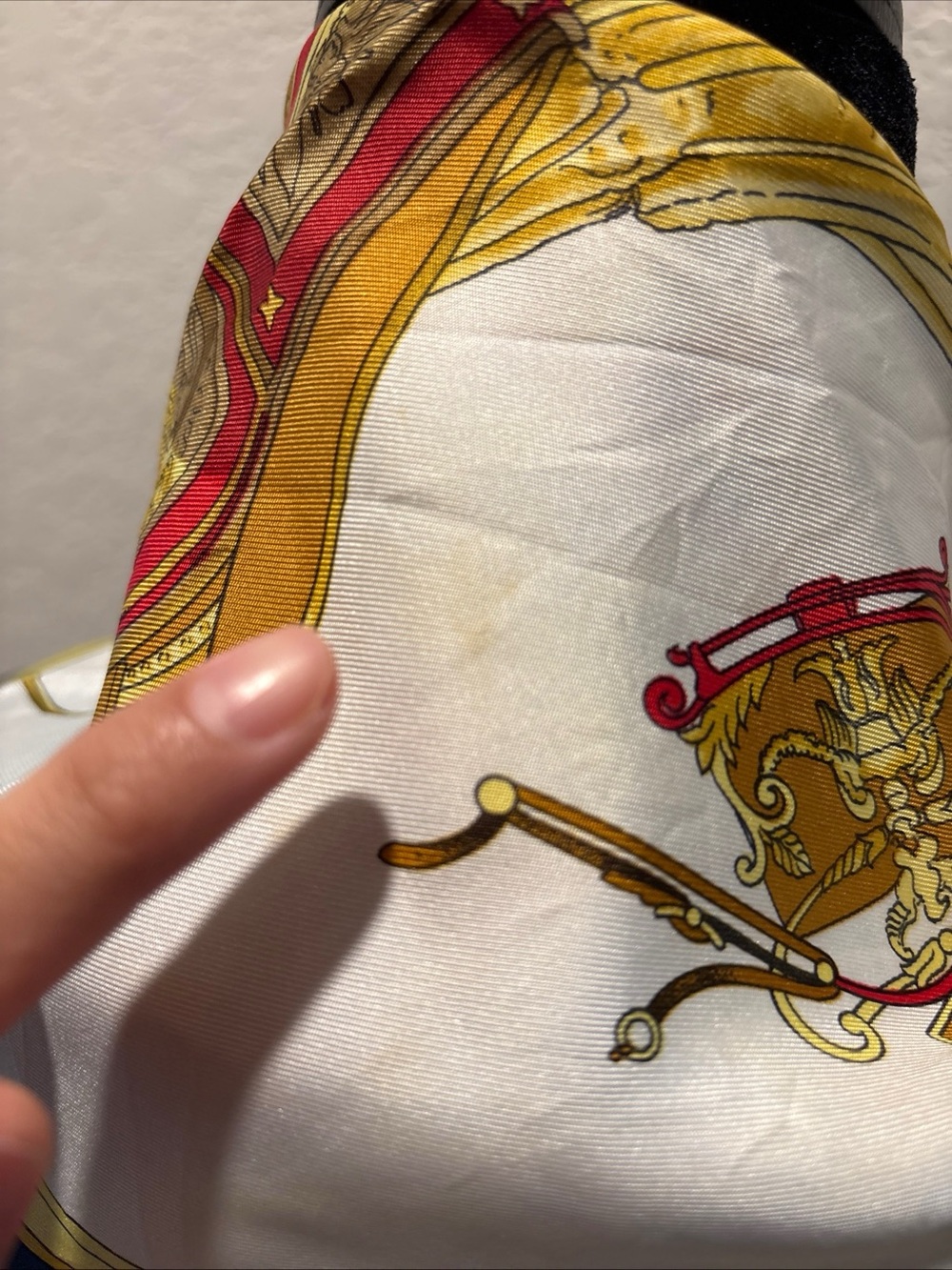 HERMÈS Women's 100% Silk Printed Scarf - Picture 8 of 11
